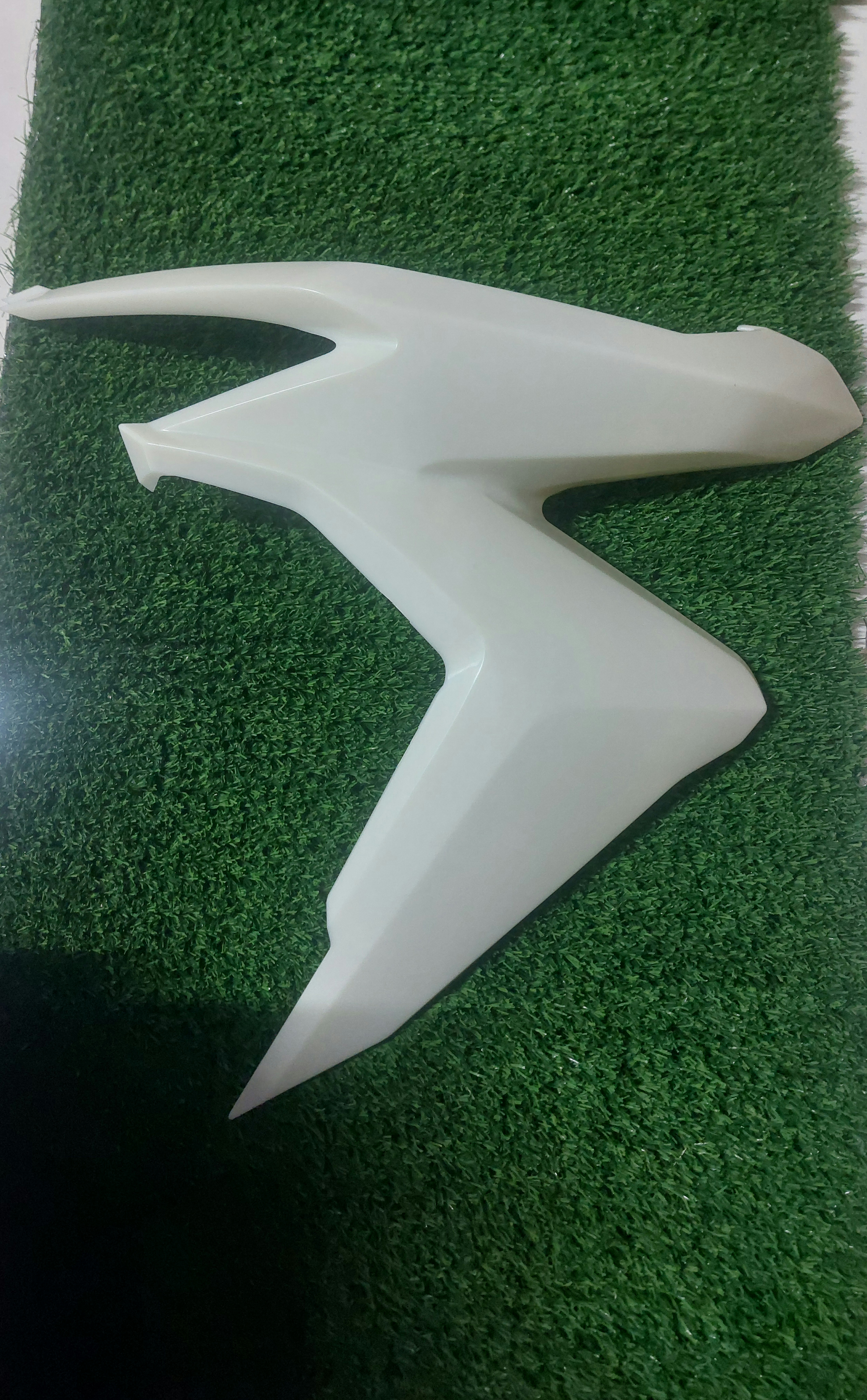 فلاپ بغل چراغ سمت راست موتورسیکلت طرح کلیک بی رنگ(خام
